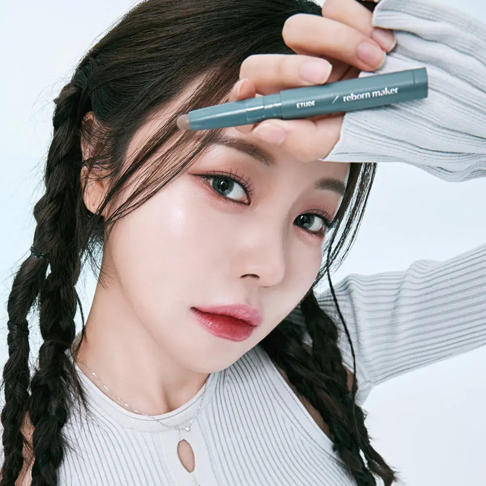 girl holding an ETUDE Reborn Maker Contour Stick